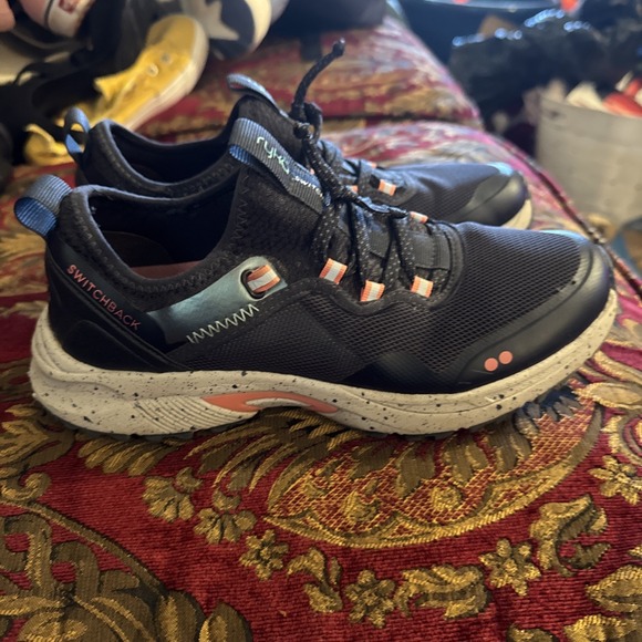 Ryka Womens Switchback Running Shoes Black Mid Top Fabric Lace Up 7 - Picture 2 of 6